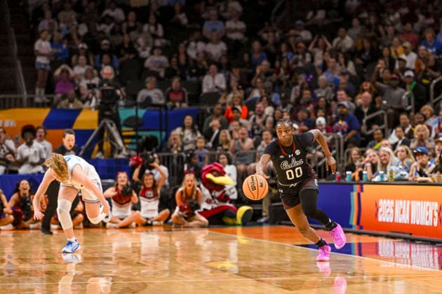 NCAA, College League, USA Final Four Basketball: South Carolina Gamecocks at UCLA Bruins South Carolina Gamecocks guard Ta niya Latson (00) drives down court in the first half of the NCAA Final Four basketball game against the UCLA Bruins in Phoenix, Arizona, Sunday, April 5, 2026. UCLA defeated South Carolina 79-51 (Thomas Fernandez Image of . Phoenix Arizona United States EDITORIAL USE ONLY Copyright: xImagexofxSportx ThomasxFernandezx iosphotos404904