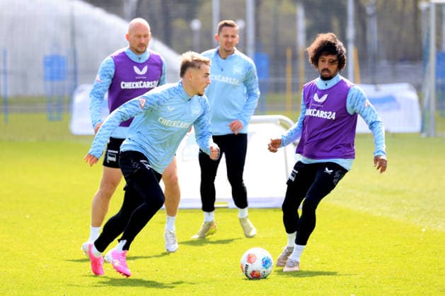 DEU, DFL, 2. FBL Hertha BSC, Training, 07.04.2026, Sportforum, Berlin, DEU, DFL, 2. FBL Hertha BSC, Training, im Bild Marten Winkler (Hertha BSC Berlin 22), Jeremy Dudziak (Hertha BSC Berlin 28) DFL - regulations prohibit any use of Photographs as image sequences and or quasi-video *** DEU, DFL, 2 FBL Hertha BSC, Training, 07 04 2026, Sportforum, Berlin, DEU, DFL, 2 FBL Hertha BSC, Training, im Bild Marten Winkler Hertha BSC Berlin 22 , Jeremy Dudziak Hertha BSC Berlin 28 DFL regulations prohibit any use of Photographs as image sequences and or quasi video nordphotoxGmbHx xEngler nph00076