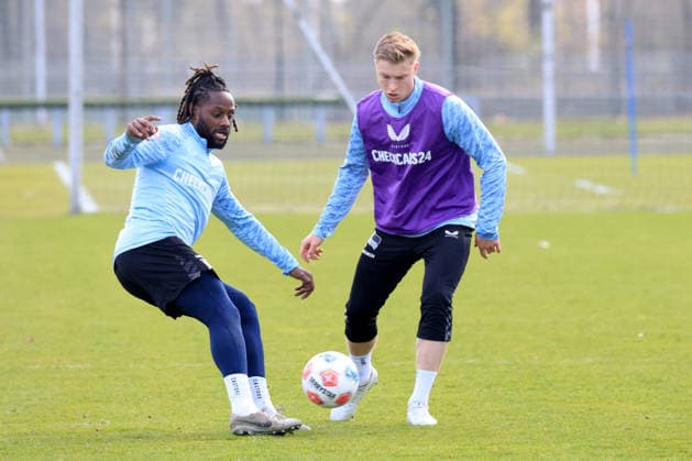 DEU, DFL, 2 FBL Hertha BSC, Training, 07 04 2026, Sportforum, Berlin, DEU, DFL, 2 FBL Hertha BSC, Training, im Bild Deyovaisio Zeefuik Hertha BSC Berlin 42 , Julian Eitschberger Hertha BSC Berlin 2 DFL regulations prohibit any use of Photographs as image sequences and or quasi video nordphotoxGmbHx xEngler nph00076