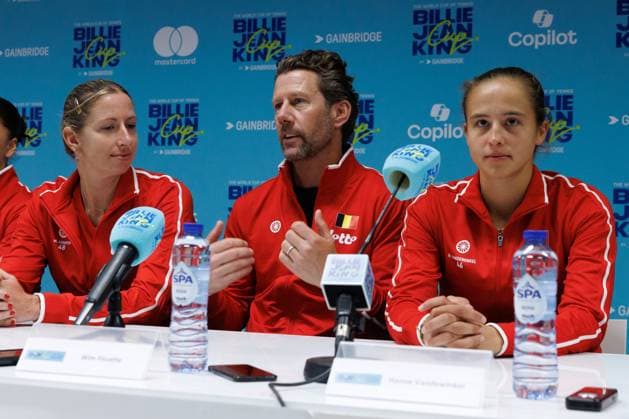 Belgian Magali Kempen, Belgian team captain Wim Fissette and Belgian Hanne Vandewinkel pictured during a press conference, PK, Pressekonferenz of Belgian team ahead of the meeting between Belgium and USA, in the qualifiers of the Billie Jean King Cup tennis, in Oostende, Belgium, on Tuesday 07 April 2026. The game will be played on 10 and 11th April. PHOTO KURTxDESPLENTER  x170058026x