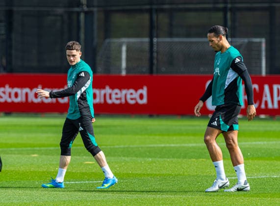 Football - UEFA Champions League - Quarter-FInal - 1st Leg - Paris Saint-Germain FC v Liverpool FC - MD-1 LIVERPOOL, ENGLAND - Tuesday, April 7, 2026: Liverpool s Florian Wirtz (L) and captain Virgil van Dijk during a training session at the AXA Training Centre ahead of the UEFA Champions League Quarter-Final 1st Leg match between Paris Saint-Germain FC and Liverpool FC. (Photo by David Rawcliffe Propaganda) LIVERPOOL AXA Training Centre MERSEYSIDE ENGLAND  Copyright: xDavidxRawcliffex P2026-04-07-PSG_Liverpool_MD-1