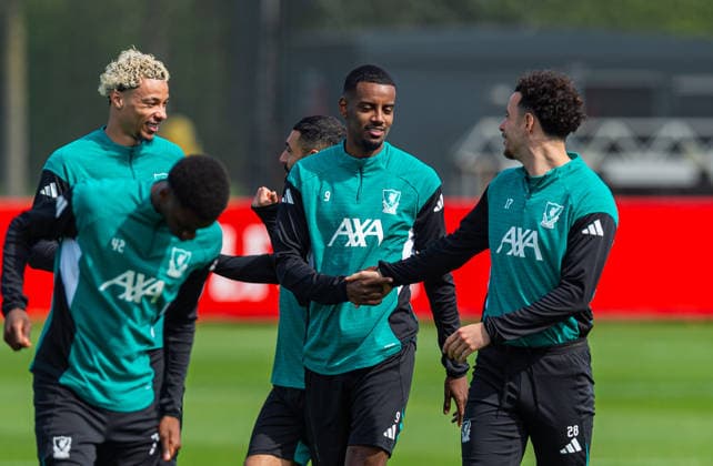 Football - UEFA Champions League - Quarter-FInal - 1st Leg - Paris Saint-Germain FC v Liverpool FC - MD-1 LIVERPOOL, ENGLAND - Tuesday, April 7, 2026: Liverpool s Alexander Isak (C) and Curtis Jones (R) during a training session at the AXA Training Centre ahead of the UEFA Champions League Quarter-Final 1st Leg match between Paris Saint-Germain FC and Liverpool FC. (Photo by David Rawcliffe Propaganda) LIVERPOOL AXA Training Centre MERSEYSIDE ENGLAND  Copyright: xDavidxRawcliffex P2026-04-07-PSG_Liverpool_MD-1-5