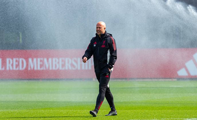 Football - UEFA Champions League - Quarter-FInal - 1st Leg - Paris Saint-Germain FC v Liverpool FC - MD-1 LIVERPOOL, ENGLAND - Tuesday, April 7, 2026: Liverpool s head coach Arne Slot during a training session at the AXA Training Centre ahead of the UEFA Champions League Quarter-Final 1st Leg match between Paris Saint-Germain FC and Liverpool FC. (Photo by David Rawcliffe Propaganda) LIVERPOOL AXA Training Centre MERSEYSIDE ENGLAND  Copyright: xDavidxRawcliffex P2026-04-07-PSG_Liverpool_MD-1-8