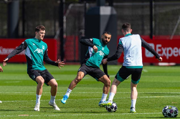 Football - UEFA Champions League - Quarter-FInal - 1st Leg - Paris Saint-Germain FC v Liverpool FC - MD-1 LIVERPOOL, ENGLAND - Tuesday, April 7, 2026: Liverpool s Calvin Ramsey (L) and Mohamed Salah during a training session at the AXA Training Centre ahead of the UEFA Champions League Quarter-Final 1st Leg match between Paris Saint-Germain FC and Liverpool FC. (Photo by David Rawcliffe Propaganda) LIVERPOOL AXA Training Centre MERSEYSIDE ENGLAND  Copyright: xDavidxRawcliffex P2026-04-07-PSG_Liverpool_MD-1-11