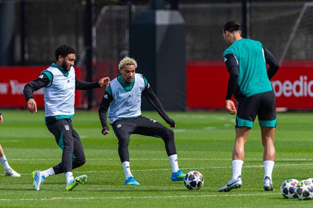 Football - UEFA Champions League - Quarter-FInal - 1st Leg - Paris Saint-Germain FC v Liverpool FC - MD-1 LIVERPOOL, ENGLAND - Tuesday, April 7, 2026: Liverpool s Joe Gomez (L) and Hugo Ekitike during a training session at the AXA Training Centre ahead of the UEFA Champions League Quarter-Final 1st Leg match between Paris Saint-Germain FC and Liverpool FC. (Photo by David Rawcliffe Propaganda) LIVERPOOL AXA Training Centre MERSEYSIDE ENGLAND  Copyright: xDavidxRawcliffex P2026-04-07-PSG_Liverpool_MD-1-15