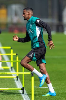 Football - UEFA Champions League - Quarter-FInal - 1st Leg - Paris Saint-Germain FC v Liverpool FC - MD-1 LIVERPOOL, ENGLAND - Tuesday, April 7, 2026: Liverpool s Alexander Isak during a training session at the AXA Training Centre ahead of the UEFA Champions League Quarter-Final 1st Leg match between Paris Saint-Germain FC and Liverpool FC. (Photo by David Rawcliffe Propaganda) LIVERPOOL AXA Training Centre MERSEYSIDE ENGLAND  Copyright: xDavidxRawcliffex P2026-04-07-PSG_Liverpool_MD-1-25