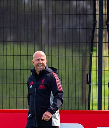 Football - UEFA Champions League - Quarter-FInal - 1st Leg - Paris Saint-Germain FC v Liverpool FC - MD-1 LIVERPOOL, ENGLAND - Tuesday, April 7, 2026: Liverpool s head coach Arne Slot during a training session at the AXA Training Centre ahead of the UEFA Champions League Quarter-Final 1st Leg match between Paris Saint-Germain FC and Liverpool FC. (Photo by David Rawcliffe Propaganda) LIVERPOOL AXA Training Centre MERSEYSIDE ENGLAND  Copyright: xDavidxRawcliffex P2026-04-07-PSG_Liverpool_MD-1-34