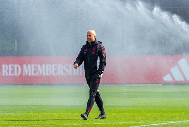 Football - UEFA Champions League - Quarter-FInal - 1st Leg - Paris Saint-Germain FC v Liverpool FC - MD-1 LIVERPOOL, ENGLAND - Tuesday, April 7, 2026: Liverpool s head coach Arne Slot during a training session at the AXA Training Centre ahead of the UEFA Champions League Quarter-Final 1st Leg match between Paris Saint-Germain FC and Liverpool FC. (Photo by David Rawcliffe Propaganda) LIVERPOOL AXA Training Centre MERSEYSIDE ENGLAND  Copyright: xDavidxRawcliffex P2026-04-07-PSG_Liverpool_MD-1-35