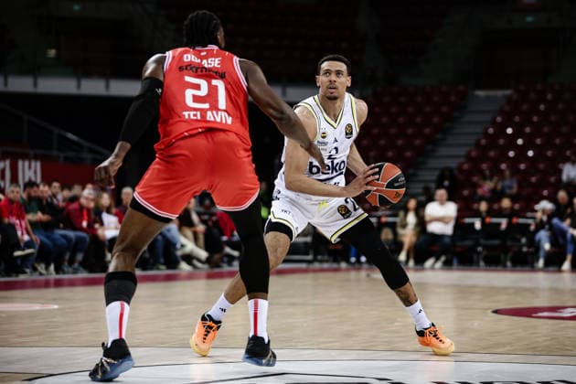 Fenerbahce s Wade Baldwin IV in action against Hapoel s Tai Odiase during the Euroleague game between Hapoel IBI Tel Aviv vs Fenerbahce - Arena 8888 in Sofia, Bulgaria on April 7, 2026  Copyright: xIvanxSxIvanov IPAxSportx xipa-agency.netx xx IPA_73809744 IPA_Agency_IPA73809744