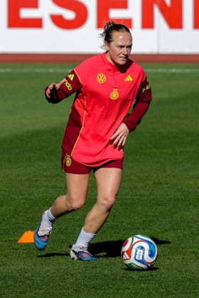07 04 2026, xgrfx, Football DFB Media Dates, German Womens National Team Training v l Lisanne Gräwe German Womens National Team DFL DFB REGULATIONS PROHIBIT ANY USE OF PHOTOGRAPHS as IMAGE SEQUENCES and or QUASI VIDEO Herzogenaurach