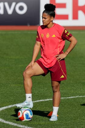 07 04 2026, xgrfx, Football DFB Media Dates, German Womens National Team Training v l Shekiera Martinez German Womens National Team DFL DFB REGULATIONS PROHIBIT ANY USE OF PHOTOGRAPHS as IMAGE SEQUENCES and or QUASI VIDEO Herzogenaurach