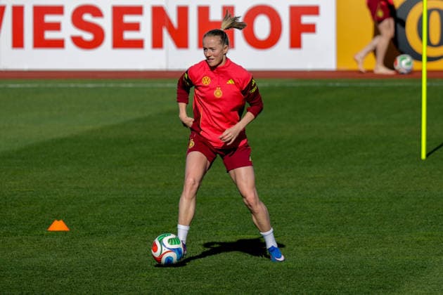 07 04 2026, xgrfx, Football DFB Media Dates, German Womens National Team Training v l Lea Schüller German Womens National Team DFL DFB REGULATIONS PROHIBIT ANY USE OF PHOTOGRAPHS as IMAGE SEQUENCES and or QUASI VIDEO Herzogenaurach