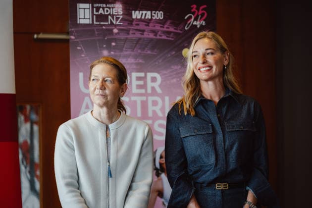 TENNIS - WTA, Tennis Damen Upper Austria Ladies Linz LINZ,AUSTRIA,07.APR.26 - TENNIS - WTA Tour, Upper Austria Ladies Linz. Image shows Sandra Reichel and Barbara Schett-Eagle.  GEPAxpictures xAlexanderxSolc