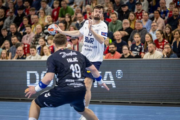 FLENSBURG, GERMANY - APRIL 7: Emil Buhl Laerke (SAH - Aarhus, 15) in attack during the EHF European League Play-Offs Return Leg between SG Flensburg-Handewitt vs SAH - Aarhus at GP JOULE Arena on April 7, 2026 in Flensburg, Germany. Schleswig-Holstein Germany Copyright: xMarioxM.xKobergx