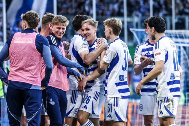 Fussball, 3.Liga Saison 2025 2026 32. Spieltag MSV Duisburg - VfL Osnabrück 07.04.2026, schauinsland-reisen-arena Torjubel MSV Duisburg nach dem Tor zum 1-0 durch Florian Krüger (MSV Duisburg, 26), die Spieler freuen sich Duisburg schauinsland-reisen-arena Nordrhein-Westfalen Deutschland *** Sports, Football, 3 Liga Season 2025 2026 32 Matchday MSV Duisburg VfL Osnabrück 07 04 2026, schauinsland reisen arena Goal celebration MSV Duisburg after the goal to 1 0 by Florian Krüger MSV Duisburg, 26 , the players are happy Duisburg schauinsland reisen arena North Rhine-Westphalia Germany