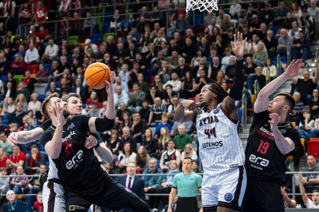Quarter-final of men s basketball Champions League, 2nd game: Nymburk vs Rytas Vilnius in Prague, Czech Republic, April 7, 2026. From left Martin Kriz of Nymburk, Arturas Gudaitis of Vilnius, Kenneth Smith of Vilnius, Ondrej Sehnal of Nymburk. (CTKxPhoto MichalxKamaryt) CTKPhotoP2026040706850  CTKPhotoP2026040706850