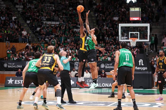April 7, 2026, Badalona, Barcelona, Spain: Keyshawn Feazell of AEK BC and Miguel Allen of Asisa Joventut in action during the Basketball Champions League, basketball match played between Asisa Joventut and AEK BC at Olimpic Arena on April 07, 2026 in Badalona, Spain. Badalona Spain - ZUMAa181 20260407_zaa_a181_145 Copyright: xIrinaxR.xHipolitox