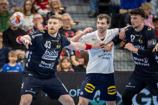 FLENSBURG, GERMANY - APRIL 7: Blaz Blagotinsek (SG Flensburg-Handewitt, 43), Morten Kaalund Dahlgaard (SAH - Aarhus, 28), Marko Grgic (SG Flensburg-Handewitt, 17) during the EHF European League Play-Offs Return Leg between SG Flensburg-Handewitt vs SAH - Aarhus at GP JOULE Arena on April 7, 2026 in Flensburg, Germany. Schleswig-Holstein Germany Copyright: xMarioxM.xKobergx