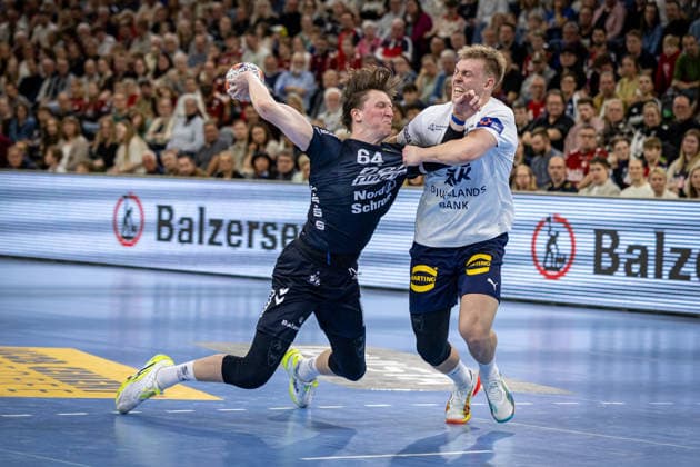 FLENSBURG, GERMANY - APRIL 7: Lasse Kjaer Moller (SG Flensburg-Handewitt, 64) against Christoffer Sundsgaard Dreyer (SAH - Aarhus, 07) during the EHF European League Play-Offs Return Leg between SG Flensburg-Handewitt vs SAH - Aarhus at GP JOULE Arena on April 7, 2026 in Flensburg, Germany. Schleswig-Holstein Germany Copyright: xMarioxM.xKobergx