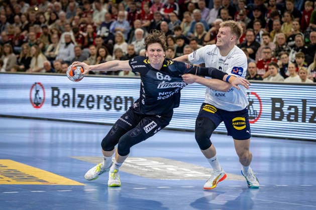 FLENSBURG, GERMANY - APRIL 7: Lasse Kjaer Moller (SG Flensburg-Handewitt, 64) against Christoffer Sundsgaard Dreyer (SAH - Aarhus, 07) during the EHF European League Play-Offs Return Leg between SG Flensburg-Handewitt vs SAH - Aarhus at GP JOULE Arena on April 7, 2026 in Flensburg, Germany. Schleswig-Holstein Germany Copyright: xMarioxM.xKobergx