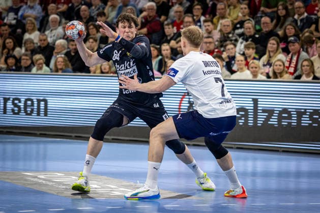 FLENSBURG, GERMANY - APRIL 7: Lasse Kjaer Moller (SG Flensburg-Handewitt, 64) against Christoffer Sundsgaard Dreyer (SAH - Aarhus, 07) during the EHF European League Play-Offs Return Leg between SG Flensburg-Handewitt vs SAH - Aarhus at GP JOULE Arena on April 7, 2026 in Flensburg, Germany. Schleswig-Holstein Germany Copyright: xMarioxM.xKobergx
