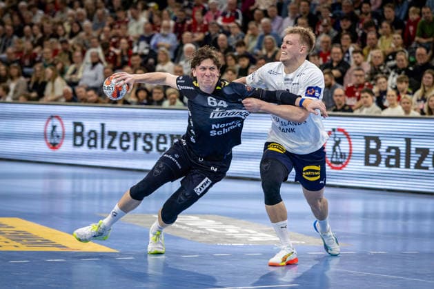 FLENSBURG, GERMANY - APRIL 7: Lasse Kjaer Moller (SG Flensburg-Handewitt, 64) against Christoffer Sundsgaard Dreyer (SAH - Aarhus, 07) during the EHF European League Play-Offs Return Leg between SG Flensburg-Handewitt vs SAH - Aarhus at GP JOULE Arena on April 7, 2026 in Flensburg, Germany. Schleswig-Holstein Germany Copyright: xMarioxM.xKobergx