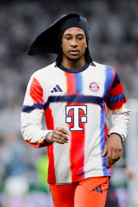 UEFA champions league - Real Madrid vs Bayern Munchen MADRID, SPAIN - April 7:Michael Olise of Bayern Munich warm up during the UEFA champions league 2025 26 Quarter-finals first leg match between Real Madrid and Bayern Munchen at Santiago Bernabeu Stadium. (Photo by Guille Martinez f22photo) Madrid Santiago Bernabeu Stadium Spain Copyright: xGuillermoxMartinezx
