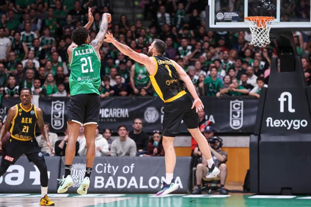 April 7, 2026, Badalona, Barcelona, Spain: Miguel Allen of Asisa Joventut and Gaios Skordilis of AEK BC in action during the Basketball Champions League, basketball match played between Asisa Joventut and AEK BC at Olimpic Arena on April 07, 2026 in Badalona, Spain. Badalona Spain - ZUMAa181 20260407_zaa_a181_192 Copyright: xIrinaxR.xHipolitox