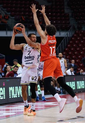 Hapoel Tel Aviv v Fenerbahce - EuroLeague SOFIA, BULGARIA - APRIL 07: Wade Baldwin IV (L) of Fenerbahce in action against Colin Malcolm (R) of Hapoel Tel Aviv during the EuroLeague regular season round 36 basketball between teams of Hapoel IBI Tel Aviv and Fenerbahce Beko Istanbul at the 8888 Arena in Sofia, Bulgaria on April 07, 2026. Borislav Troshev Anadolu Sofia Bulgaria. Editorial use only. Please get in touch for any other usage.  Copyright: x2026xAnadoluxBorislavxTroshevx