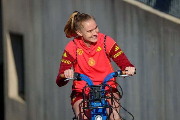 Herzogenaurach, Germany 07 April 2026 Media training session for the German womens national soccer team in preparation for the World Cup qualifiers In the picture Janina Minge Germany Copyright: HMBxMedia MadeleinexFantini