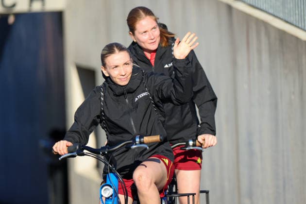 Herzogenaurach, Germany 07 April 2026 Open media training session for the German womens national soccer team in preparation for the World Cup qualifiers In the picture Elisa Senß Senss Germany , in the background Sjoeke Nüsken Nuesken Germany Copyright: HMBxMedia MadeleinexFantini