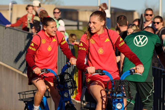 Herzogenaurach, Germany 07 April 2026 Media training session for the German womens national soccer team in preparation for the World Cup qualifiers Pictured from left Copyright: HMBxMedia MadeleinexFantini