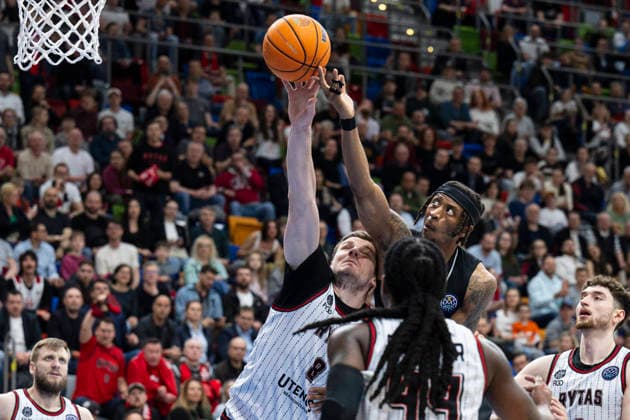 Quarter-final of men s basketball Champions League, 2nd game: Nymburk vs Rytas Vilnius in Prague, Czech Republic, April 7, 2026. From left Arturas Gudaitis of Vilnius, Jaquan Lawrence of Nymburk. (CTKxPhoto MichalxKamaryt) CTKPhotoP2026040707450  CTKPhotoP2026040707450