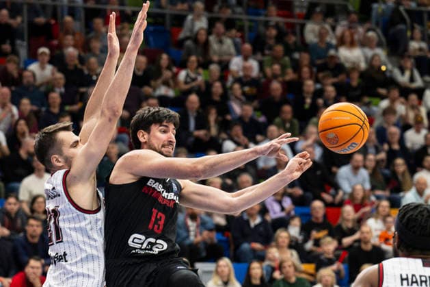 Quarter-final of men s basketball Champions League, 2nd game: Nymburk vs Rytas Vilnius in Prague, Czech Republic, April 7, 2026. From left David Bohm of Nymburk, Gytis Masiulis of Vilnius. (CTKxPhoto MichalxKamaryt) CTKPhotoP2026040707514  CTKPhotoP2026040707514