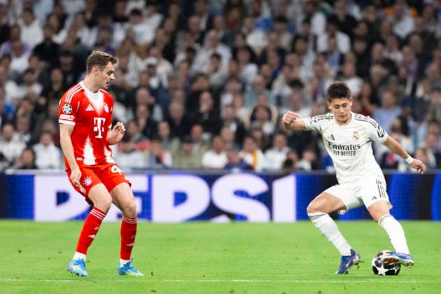 UEFA champions league - Real Madrid vs Bayern Munchen MADRID, SPAIN - April 7:Arda Guler of Real Madrid and Josip Stanisic of Bayern Munich in action during the UEFA champions league 2025 26 Quarter-finals first leg match between Real Madrid and Bayern Munchen at Santiago Bernabeu Stadium. (Photo by Guille Martinez f22photo) Madrid Santiago Bernabeu Stadium Spain Copyright: xGuillermoxMartinezx