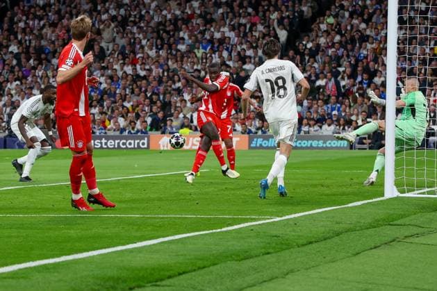 Dayot Upamecano 2 FC Bayern Muenchen misses a clear chance in front of goal by Andriy Lunin 13 Real Madrid , Real Madrid vs FC Bayern Muenchen, Football, Men, UEFA Champions League, Season 2025 2026, Quarter Final First Leg Quarter Finals 1st Leg , 07 04 2026 Madrid Madrid Spain Copyright: xkolbert-press MartinxAgüerax