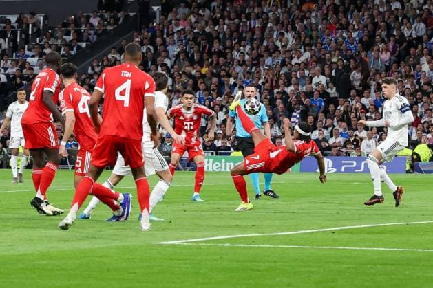 Serge Gnabry 7 FC Bayern Muenchen with a chance to score with a side kick, Real Madrid vs FC Bayern Muenchen, Football, Men, UEFA Champions League, Season 2025 2026, Quarter Final First Leg Quarter Finals 1st Leg , 07 04 2026 Madrid Madrid Spain Copyright: xkolbert-press MartinxAgüerax