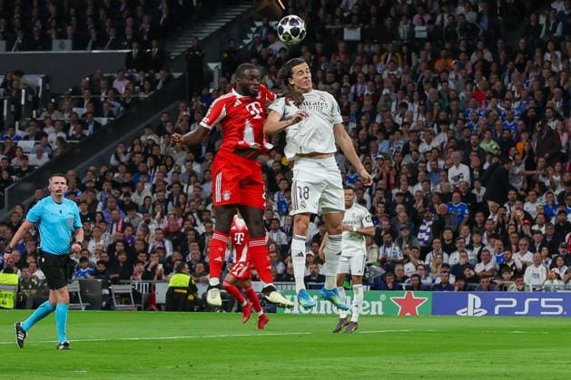 Dayot Upamecano 2 FC Bayern Muenchen and Alvaro Fernandez Carreras 18 Real Madrid in action, header duel, Real Madrid vs FC Bayern Muenchen, football, men, UEFA Champions League, 2025 2026 season, quarter-final first leg quarter finals 1st leg , 07 04 2026 Madrid Madrid Spain Copyright: xkolbert-press MartinxAgüerax