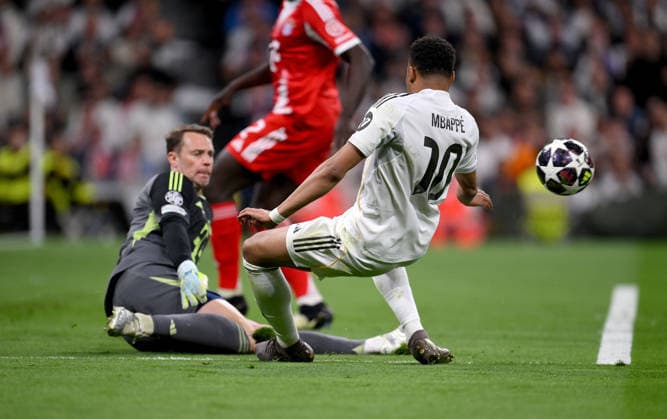 FOOTBALL CHAMPIONS LEAGUE SEASON 2025 2026 Quarter-final first leg 07 04 2026 Real Madrid FC Bayern Muenchen Goalkeeper Manuel Neuer left, FC Bayern Muenchen vs Kylian Mbappe right, Real Madrid