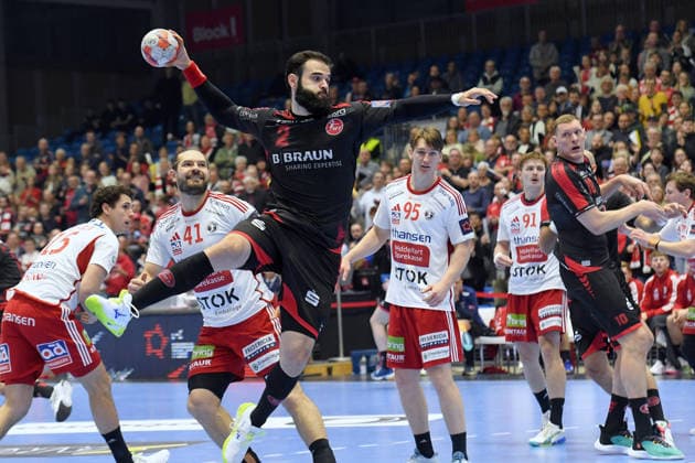 Ruben Marchan MT Melsungen 2 on the throw Evgeni Pevnov Fredericia HK 41 , Pelle Segertoft Fredericia HK 95 , Mads Kjeldgaard Andersen Fredericia HK 15 L , GER, MT Melsungen Fredericia HK DEN , Handball, EHF European League Men, Play Offs, Season 2025 2026, 07 04 2026, GER, MT Melsungen Fredericia HK, Handball, EHF Men, Play Off, Season 2025 2026, 07 04 2026 Kassel Copyright: xEibner-Pressefotox xRolandxSippex EP_RSL