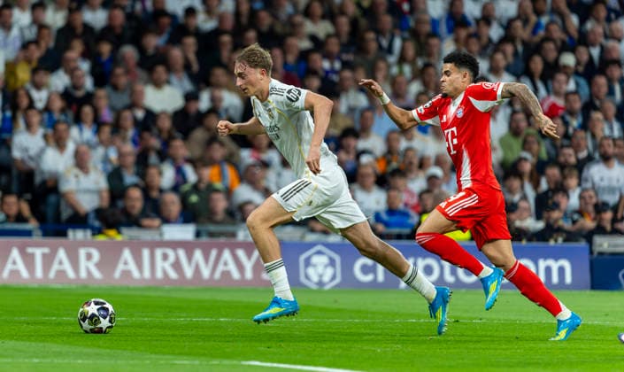 07 04 2026, Football UEFA Championsleague 2025 2026 Quarterfinals, Real Madrid FC Bayern Munich, at Estadio Bernabeu in Madrid Spain , v li Dean Huijsen Real Madrid vs Luis Diaz FC Bayern Munich