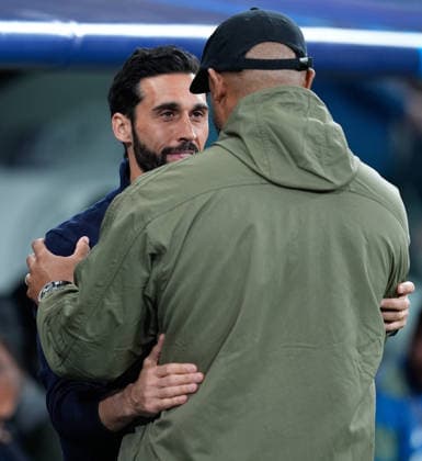 April 7, 2026, Madrid, Madrid, Spain: Alvaro Arbeloa, head coach of Real Madrid greets Vincent Kompany, head coach of Bayern Munich during the UEFA Champions League 2025 26 Quarter-finals First Leg match between Real Madrid C.F. and Bayern Munich at Bernabeu stadium on April 07, 2026, in Madrid, Spain. Real Madrid C.F. V Bayern Munich - UEFA Champions League 2025 26 Quarter-Finals First Leg  - ZUMAa181 20260407_zaa_a181_346 Copyright: xDennisxAgyemanx