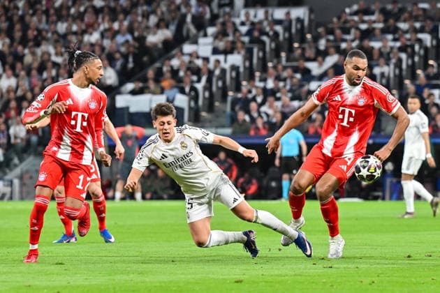 MADRID, SPAIN - 07. APRIL: Michael OLISE (FC Bayern Munich 17), Arda GUELER (Real Madrid 15), Jonathan TAH (FC Bayern Munich 4) during the UEFA Champions League match between Real Madrid vs. FC Bayern Munich on Quarterfinal first leg at Estadio Santiago Bernabeu Copyright: xBEAUTIFULxSPORTS Goldbergx