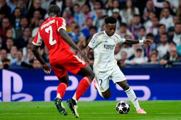 ESP: Real Madrid v Bayern Munich. UEFA Champions League. Quarter-Finals, First Leg. Vinicius Junior of Real Madrid CF and Dayot Upamecano of FC Bayern Munchen during the UEFA Champions League match, between Real Madrid and Bayern Munich, Quarter-Finals, first leg, played at Santiago Bernabeu Stadium on April 7, 2026 in Madrid, Spain. Copyright: xCesarxCebollax xPRESSINPHOTOx PS_260407_RMA_BAY_2526_040