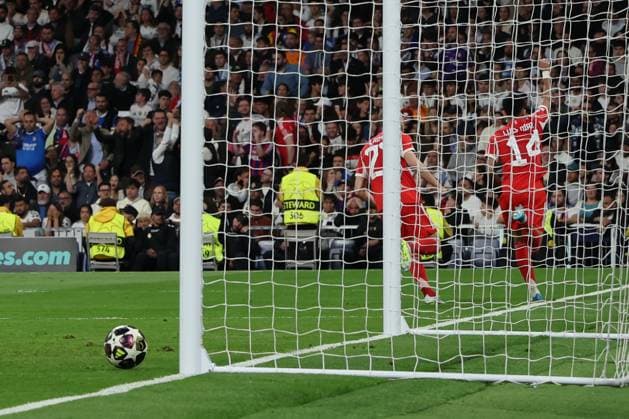 Luis Diaz 14 FC Bayern Muenchen celebrates with Konrad Laimer 27 FC Bayern Muenchen after his goal for 0 1, Real Madrid vs FC Bayern Muenchen, Football, Men, UEFA Champions League, Season 2025 2026, Quarter Final First Leg Quarter Finals 1st Leg , 07 04 2026 Madrid Madrid Spain Copyright: xkolbert-press MartinxAgüerax