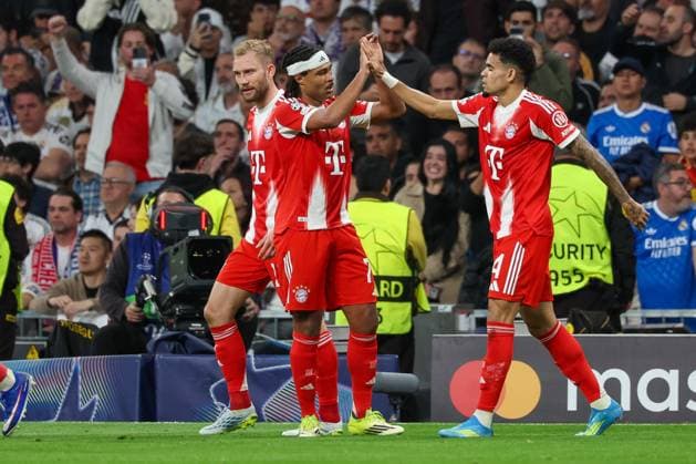 Luis Diaz 14 FC Bayern Muenchen , right, celebrates with Serge Gnabry 7 FC Bayern Muenchen and Konrad Laimer 27 FC Bayern Muenchen after the 0 1, Real Madrid vs FC Bayern Muenchen, Football, Men, UEFA Champions League, Season 2025 2026, Quarter Final First Leg Quarter Finals 1st Leg , 07 04 2026 Madrid Madrid Spain Copyright: xkolbert-press MartinxAgüerax