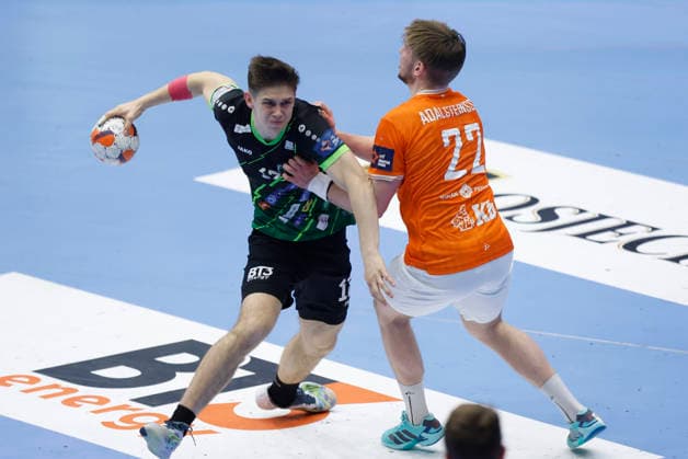 RK Nexe v IFK Kristianstad - EHF European League Men 2025 2026 Matko Moslavac of RK Nexe in action against Einar Bragi Adalsteinsson of IFK Kristianstad during the EHF European League Men 2025 26 play-offs 2nd leg match between RK Nexe and IFK Kristianstad at Sports Hall King Tomislav on April 7, 2026 in Nasice, Croatia.  DavorxJavorovic PIXSELL