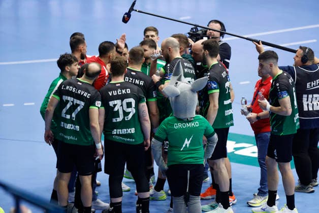 RK Nexe v IFK Kristianstad - EHF European League Men 2025 2026 Plyayer of RK Nexe speaks during the time-out uring the EHF European League Men 2025 26 play-offs 2nd leg match between RK Nexe and IFK Kristianstad at Sports Hall King Tomislav on April 7, 2026 in Nasice, Croatia.  DavorxJavorovic PIXSELL