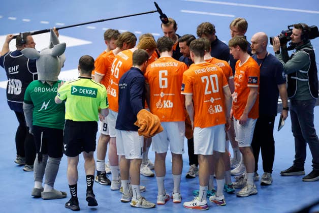 RK Nexe v IFK Kristianstad - EHF European League Men 2025 2026 Players of IFK Kristianstad speaks during the time-out during the EHF European League Men 2025 26 play-offs 2nd leg match between RK Nexe and IFK Kristianstad at Sports Hall King Tomislav on April 7, 2026 in Nasice, Croatia.  DavorxJavorovic PIXSELL