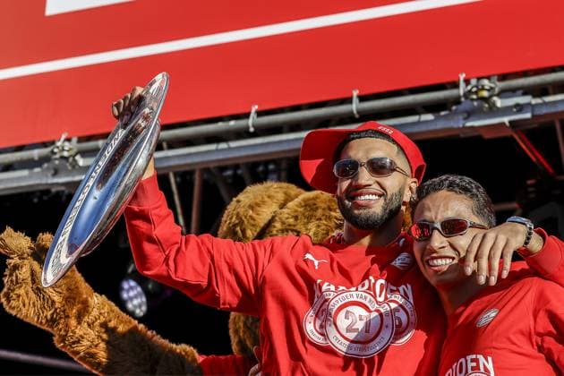 EINDHOVEN - Ismael Saibari of PSV Eindhoven, Mauro Junior of PSV Eindhoven with the championship trophy during the celebration of PSV Eindhoven as national champions at Stadhuisplein on 07 April 2026 in Eindhoven, the Netherlands. MAURICE VAN STEEN ANP Eredivisie 2025-2026 xVIxANPxSportx xMauricexvanxSteenxIVx 555231055 originalFilename: 555231055.jpg